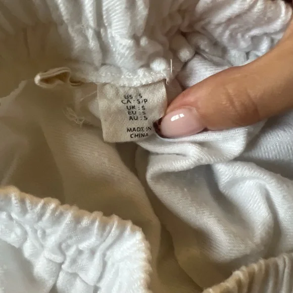 White linen shorts - Picture 3 of 3